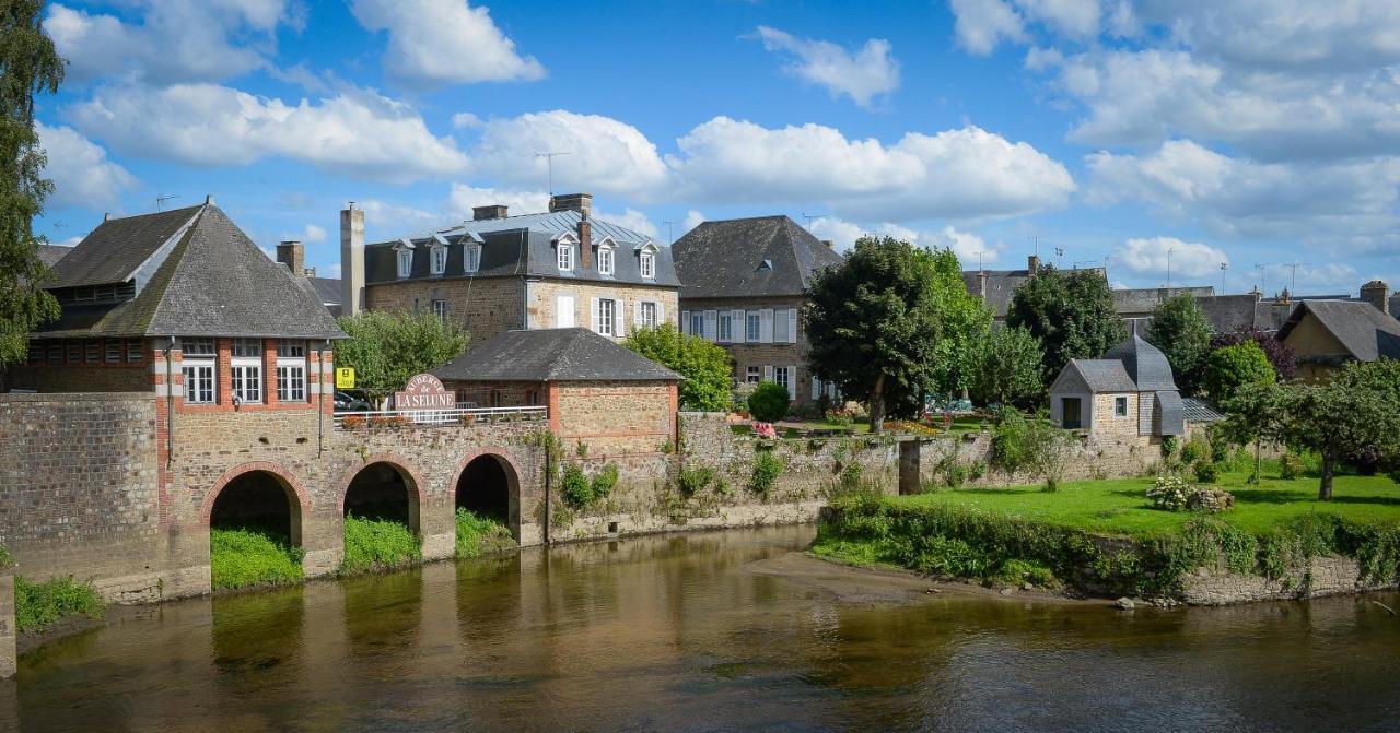 Logis Auberge De La Selune Hotel Ducey-Les Cheris Exterior photo