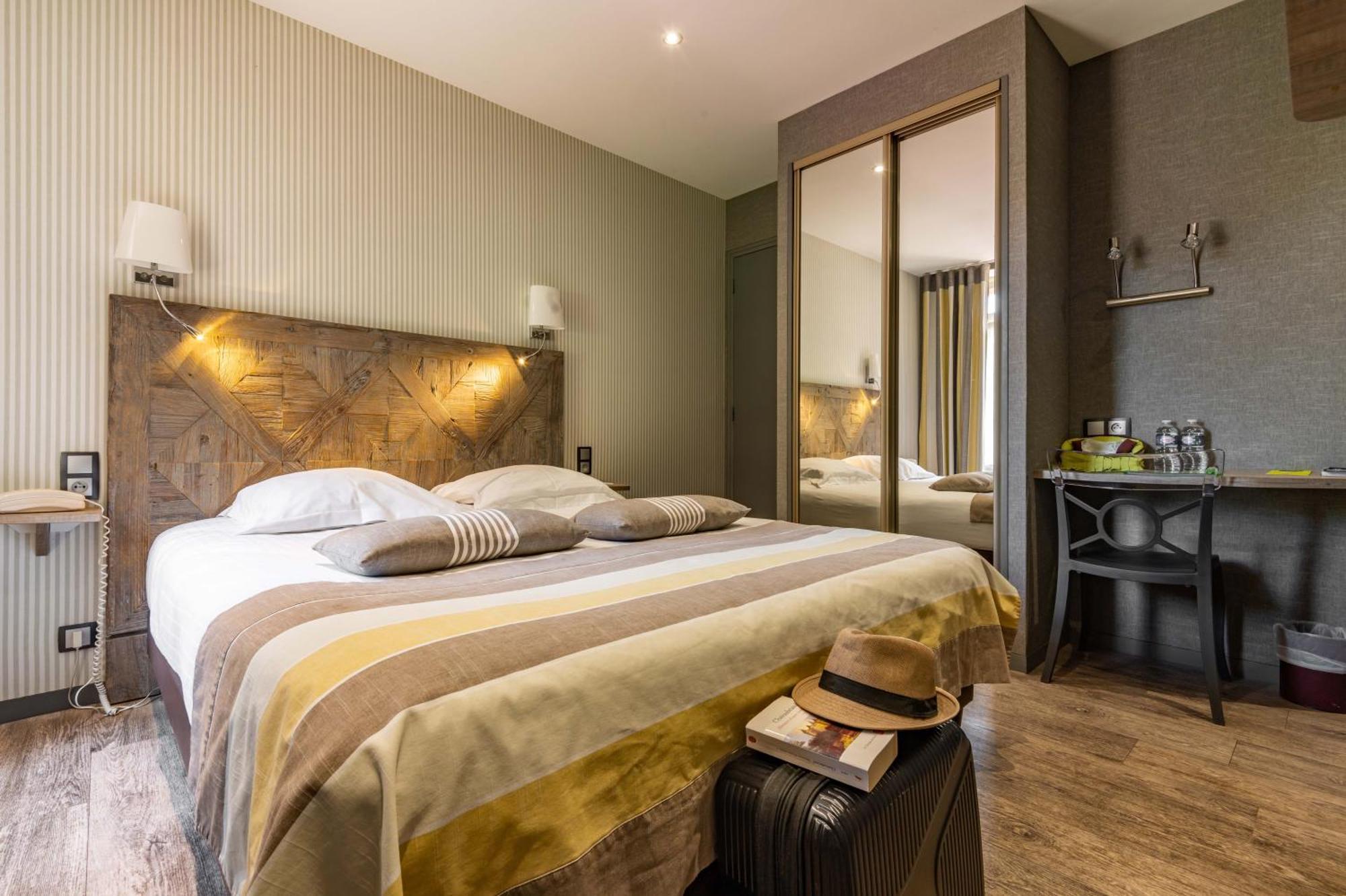 Logis Hotel Restaurant Auberge De La Selune Ducey-Les Cheris Room photo
