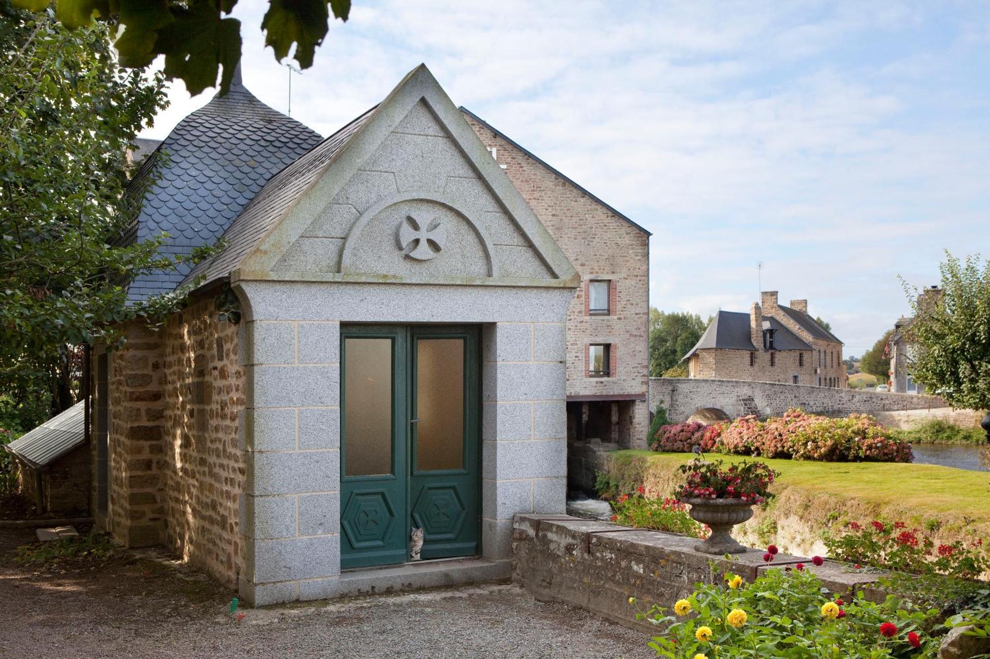 Logis Auberge De La Selune Hotel Ducey-Les Cheris Exterior photo