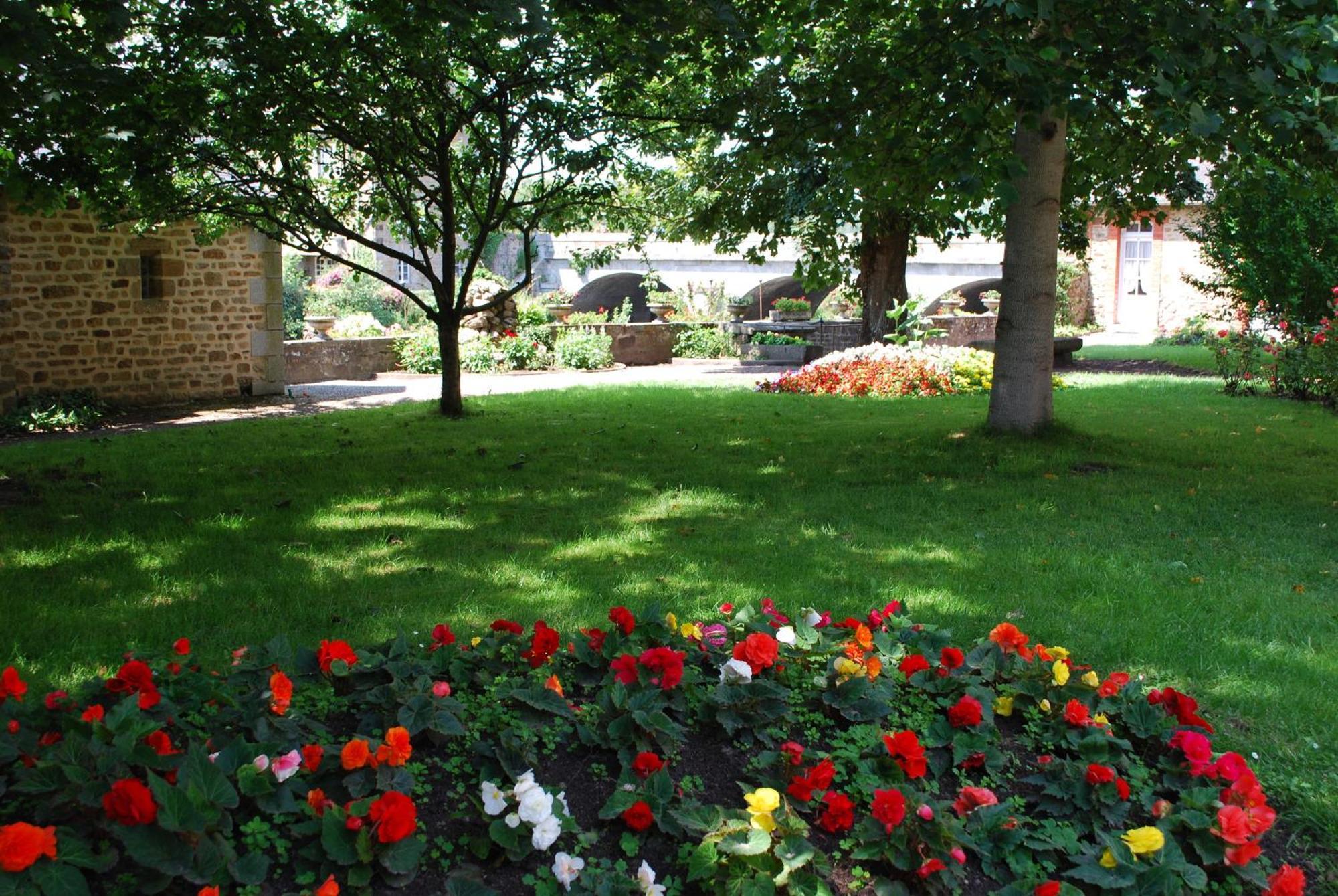 Logis Auberge De La Selune Hotel Ducey-Les Cheris Exterior photo