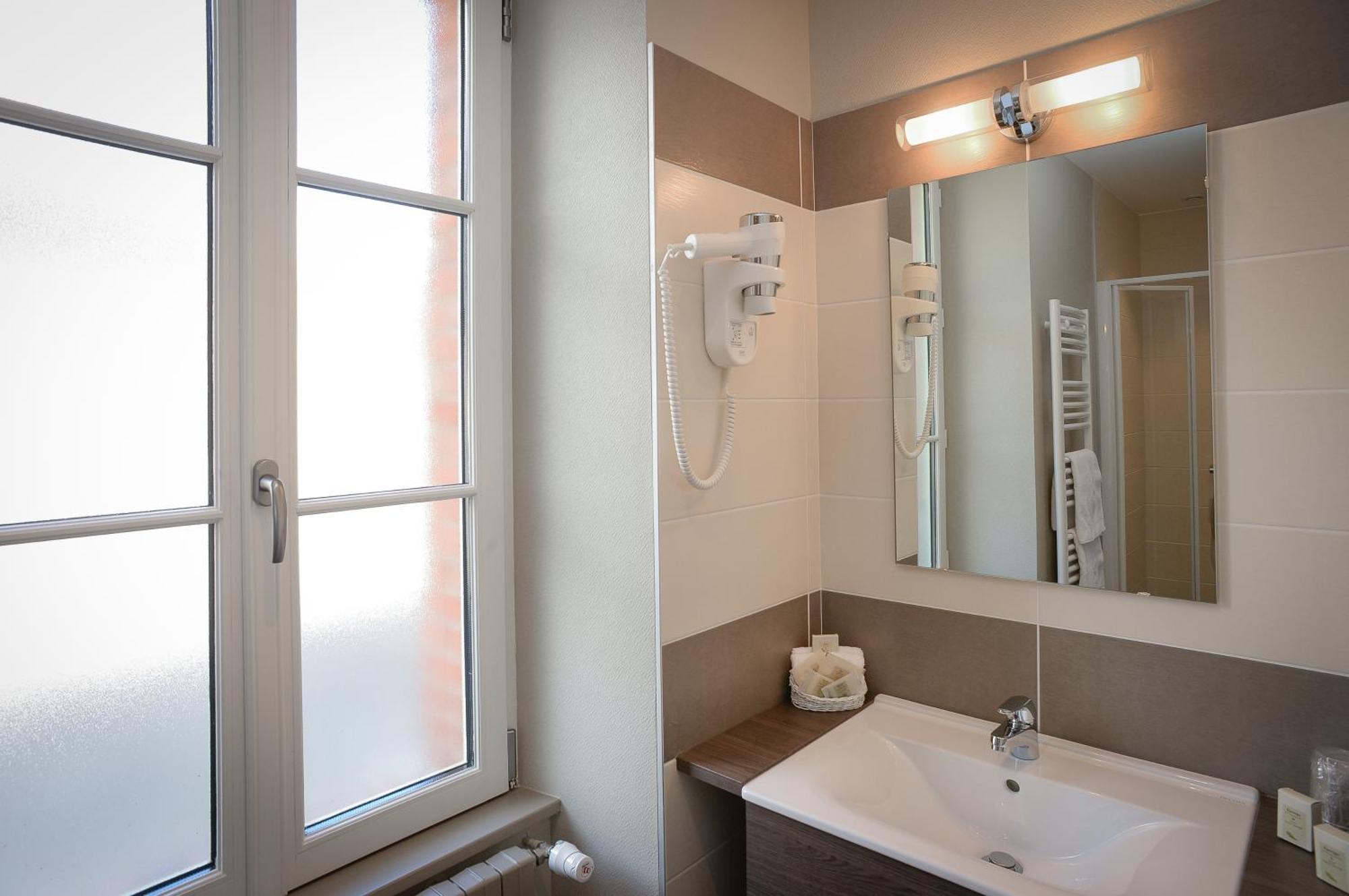 Logis Hotel Restaurant Auberge De La Selune Ducey-Les Cheris Room photo